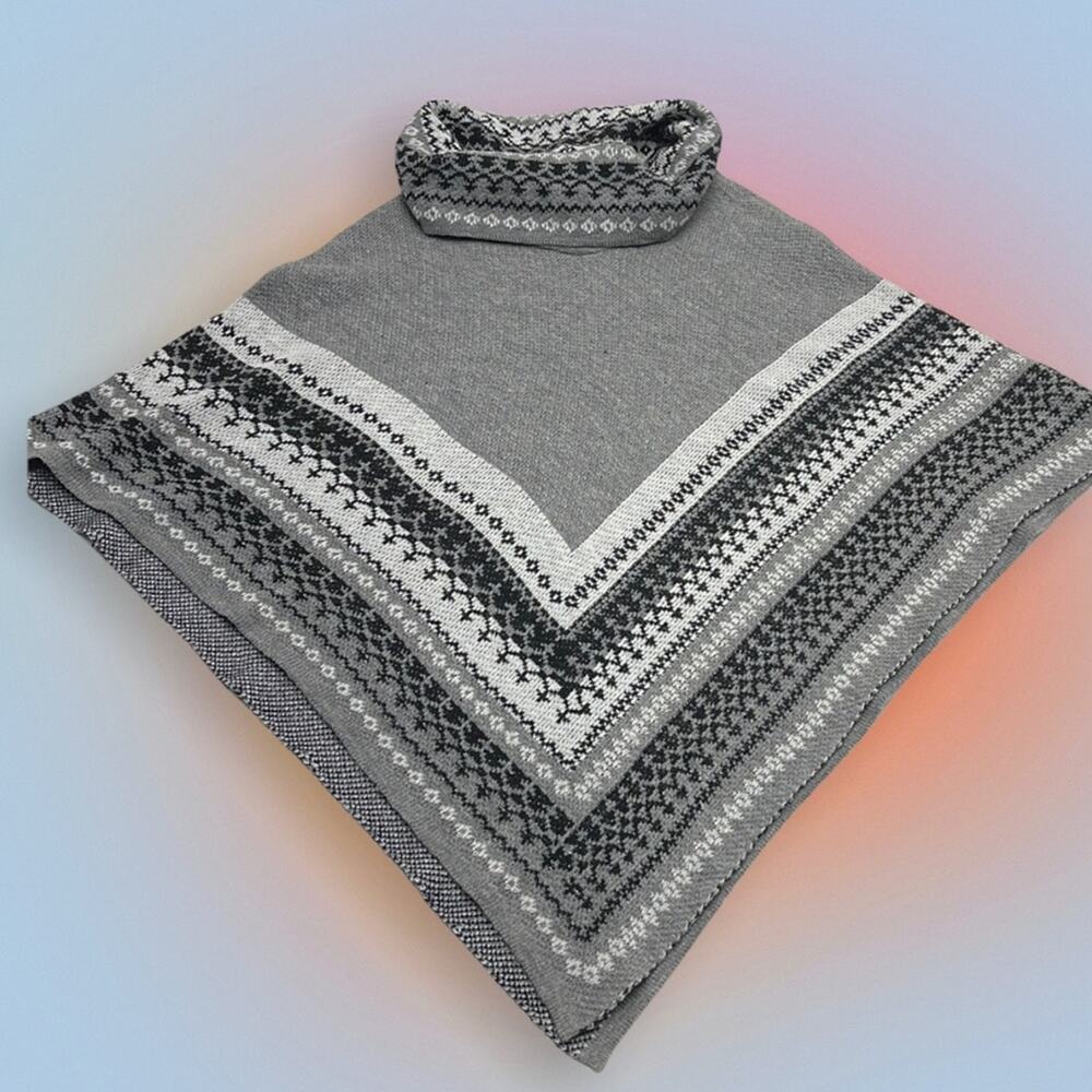 SAY WHAT? Women’s One Size Gray Black Shawl